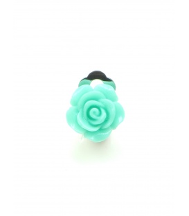 Zee groene oorclips in de vorm van een roosje