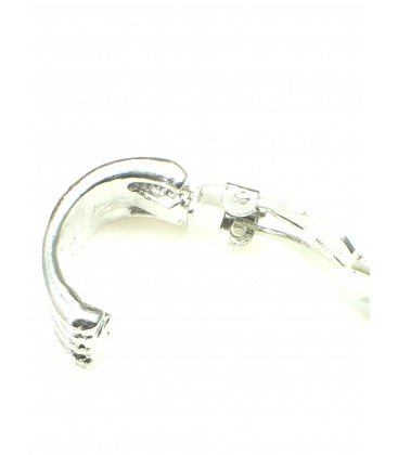 Zilverkleur oorclips met ribbel patroon
