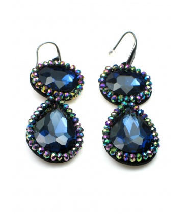 Mooie blauwe oorbellen met irriserende kralen rand