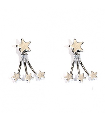 Zilverkleurige oorknopje met een ster en als hanger van 3 sterren