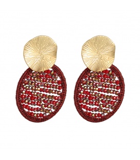 Mooie rode oorbellen met kristallen kraaltjes en een goudkleurig oorstukje