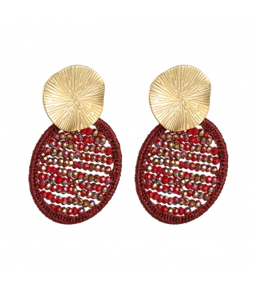 Mooie rode oorbellen met kristallen kraaltjes en een goudkleurig oorstukje