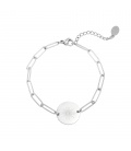 Zilverkleurige schakelarmband met een ronde bedel en een oog als afbeelding