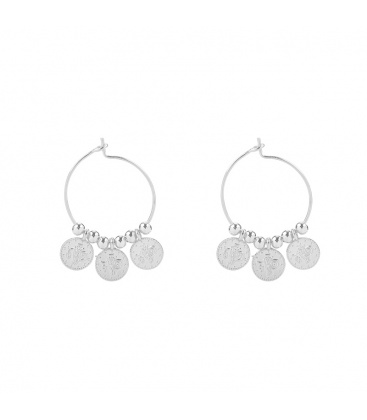 Oorbellen met kleine zilverkleurige bedels