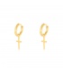 Goudkleurige oorbellen met als hanger een kruis