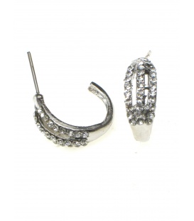 Ronde oorbellen met heldere strass steentjes. Diameter van de oorsteker is 1,5 cm.