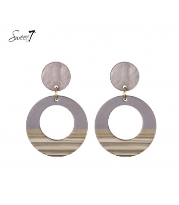 Paars gekleurde oorbellen