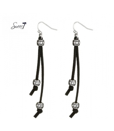 Leuke oorbellen met 2 zwarte strengen en zilverkleurige kralen