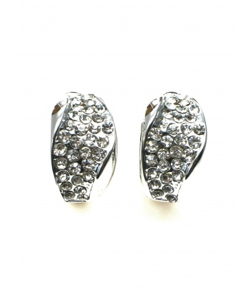 Zilverkleurige oorclips met heldere strass steentjes met een gladde rand