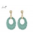 Oorbellen met ovale groene hanger en kleine pareltjes