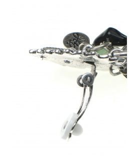 Leuke groene indian boho oorclips, met veertjes en verschillende bedels