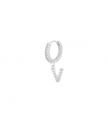 Zilverkleurige oorbellen met steentjes en hanger met de letter V