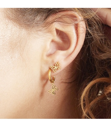 Goudkleurige oorbellen met een hangende vlinder