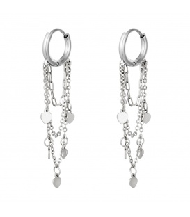 Zilverkleurige oorringen met hangende hartjes