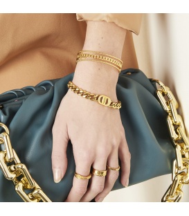 Goudkleurige chain armband met een detail