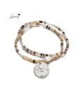 Elastische armband met zilverkleurige schelp bedel