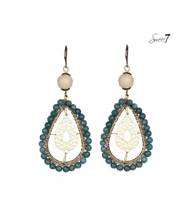 Goudkleurige oorbellen met ovale hanger met rondom groene facet steentjes