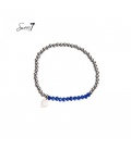 Elastische armband met zilverkleurige en blauwe kralen