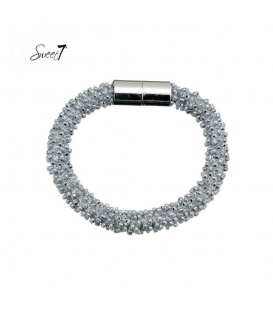Armband met kleine grijze glaskralen en magneetsluiting