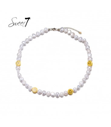 Ketting met parelkralen en gele gezichtjes
