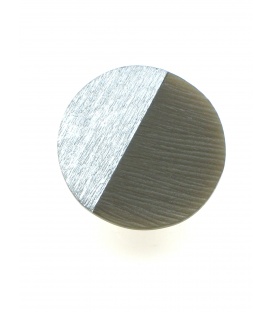 Lichtbruine ronde oorclips met zilverkleurige inleg