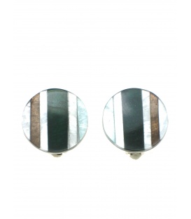 Groen gestreepte oorclips met parelmoer inleg 