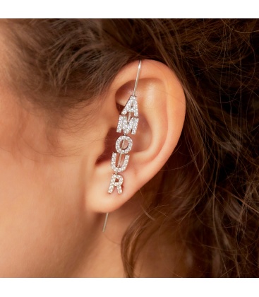 Zilverkleurige oorcrawler met de tekst ´Amour´