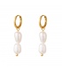 Goudkleurige oorringen met natuurlijke parels