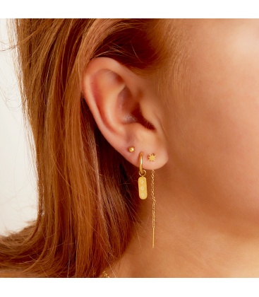 Goudkleurige hangende ketting oorbellen met een sterbedel