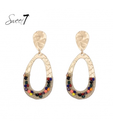 Goudkleurige oorhangers met gekleurde kraaltjes