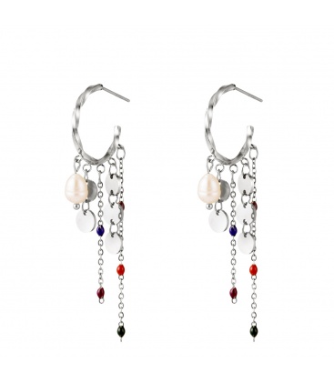Zilverkleurige oorhangers met bungelende cirkels, parels en kleurtjes