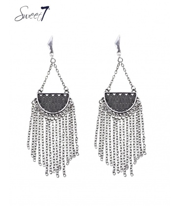 Zilverkleurige oorhangers met metalen kettinkjes 