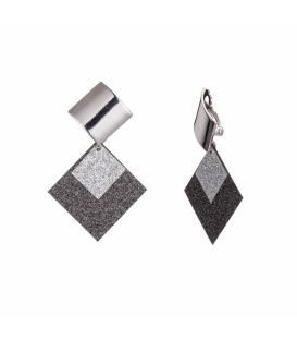 Zilverkleurige oorclips met zwarte en zilverkleurige ruitvormige hanger