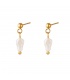 Goudkleurige oorbellen met hangende zoetwaterparel