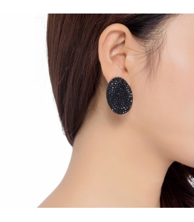 Zwarte ovale oorclips met zwarte glinsterende strass steentjes