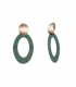 Groene oorclips met een ovale hanger en een goudkleurig oorstukje