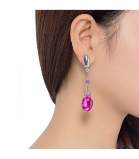 Langwerpige roze oorclips met grote facet steen van Belle Miss