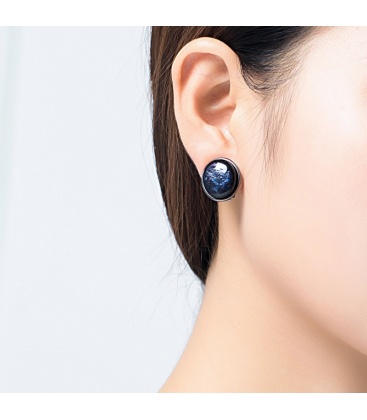 Ovale donkerblauwe oorclips in zilverkleur zetting