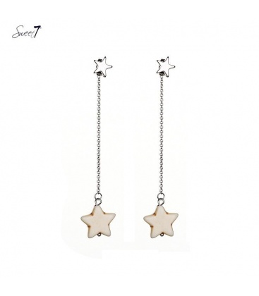 Zilverkleurige oorhangers met een witte ster aan een kettingkje