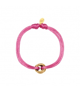 Zacht roze satijnen armband met een goudkleurige bedel