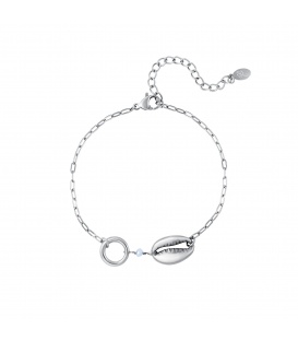 Zilverkleurige armband met een cirkel en schelpbedeltje