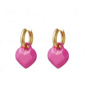 Goudkleurige oorbellen met een roze abstract gevormd hartbedeltje