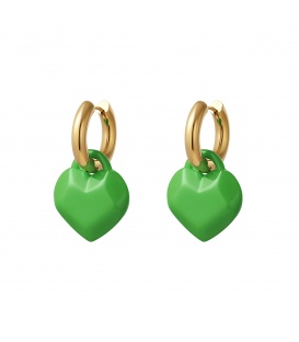 Goudkleurige oorbellen met een groene abstract gevormd hartbedeltje