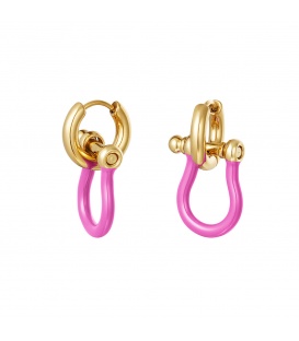 Goudkleurige oorbellen met een roze beugel