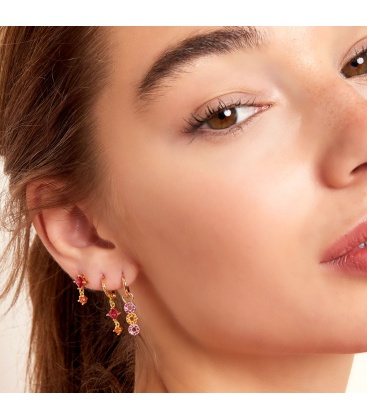 Zilverkleurige oorbellen met drie rondjes van steentjes