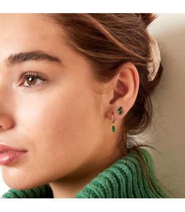 Zilverkleurige oorbellen met een rechthoekige steen