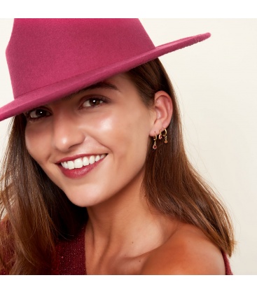 Zilverkleurige oorbellen met een druppel steentje