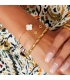 Goudkleurige armband met drie verschillende bloemetjes