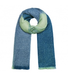 Blauw gekleurde warme winter sjaal