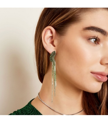 Roze oorhangers met strengen en stras steentjes